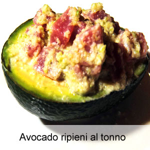 Avocado ripieni di tonno fresco.