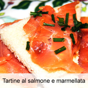 ricetta antipasto tartine al salmone e marmellata