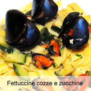 pasta fresca condita con cozze e zucchine