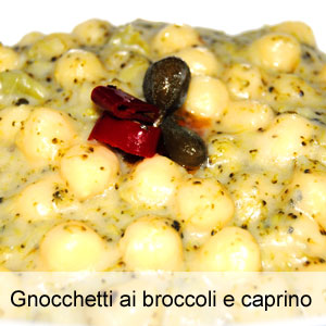 ricetta gnocchi conditi con broccoli e formaggio caprino
