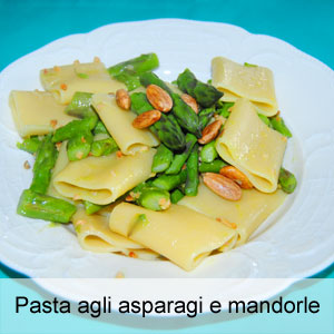 ricetta pasta con asparagi e mandorle tostate